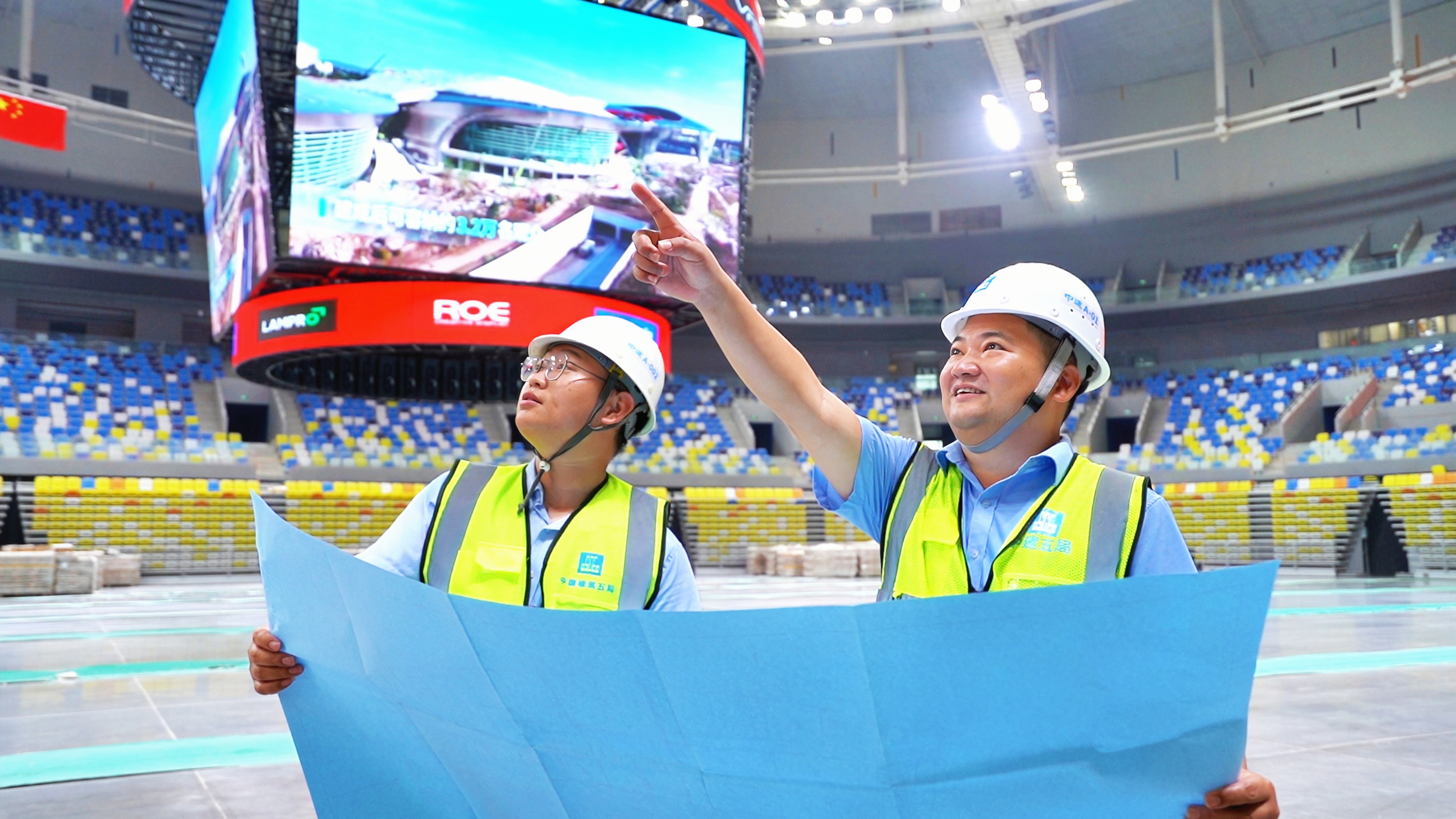 尹周在指导德胜体育中心项目建设.jpg 尹周在指导德胜体育中心项目建设.jpg